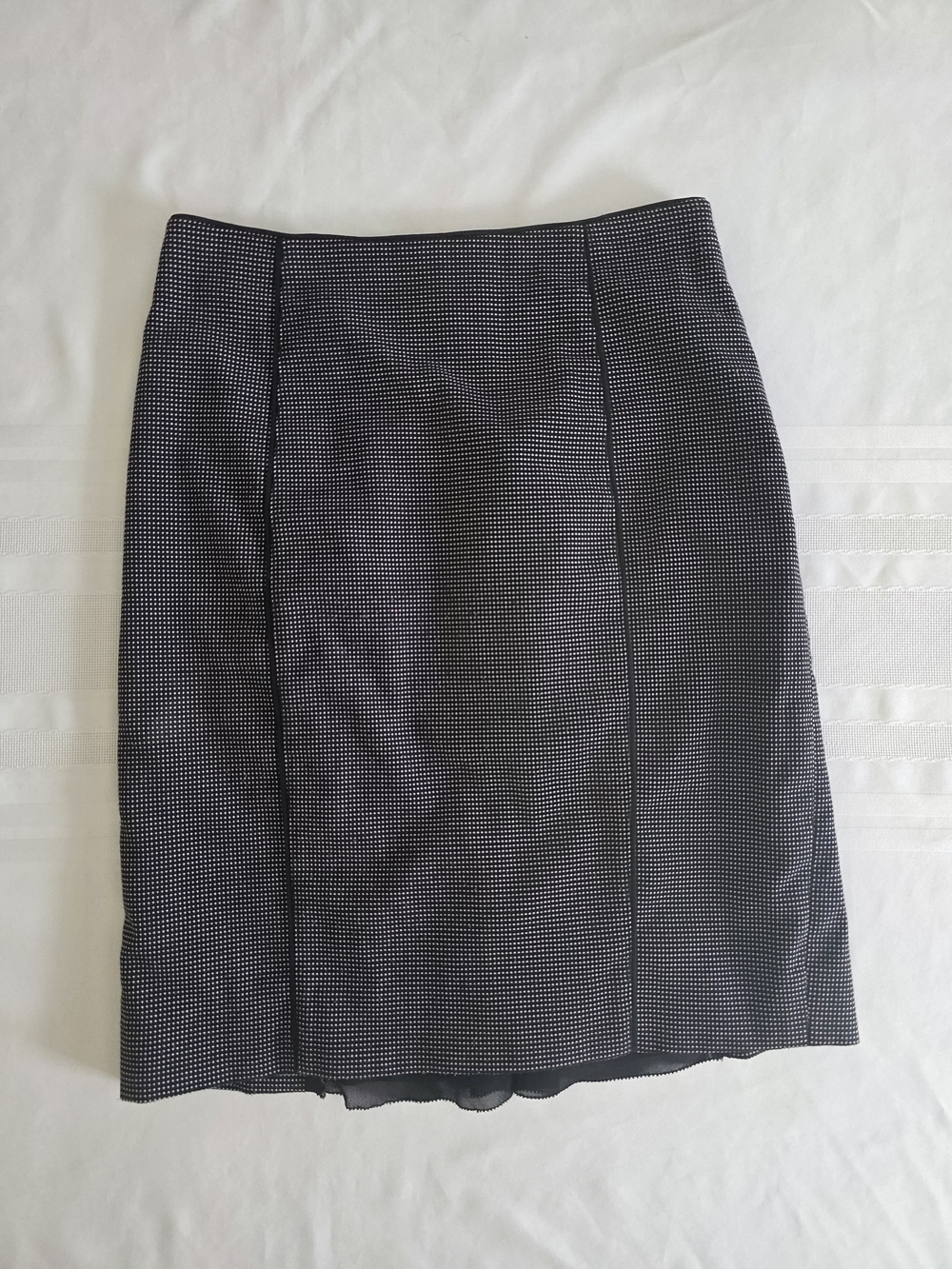 WHBM White House Black Market Black White Dot Pencil Skirt 4 Flounce Vent